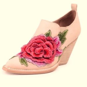 FREE PEOPLE Shoes 7